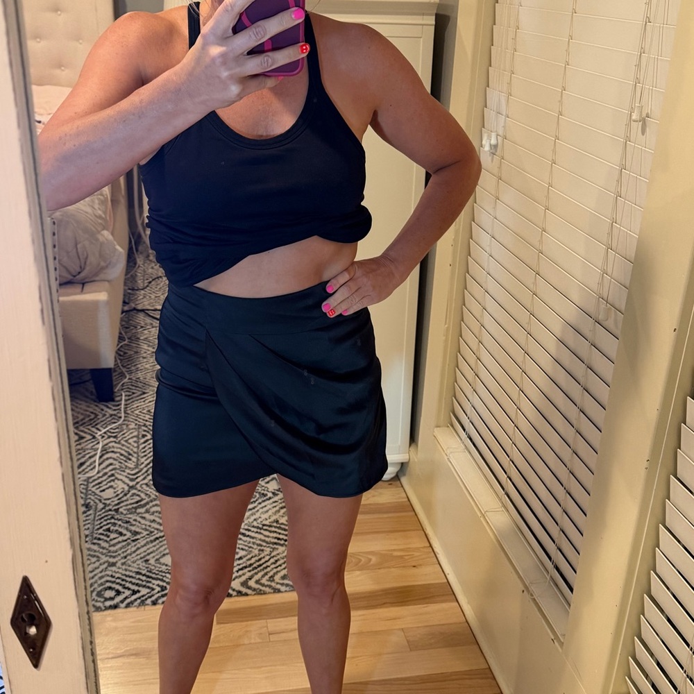 SOUTH - Black Satin Skirt. Front scrunch detail. Size Small.